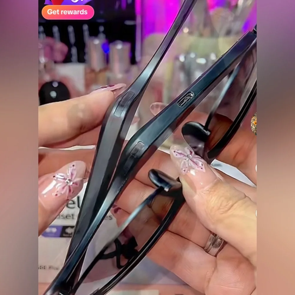 Black Wireless Headset Glasses 👓 as seen on Tik Tok New In Box 🗃️